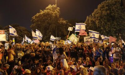 Ve İsrail’de Netenyahu dönemi sona erdi!. Tel Aviv’de hırsız Siyonist itinden kurtuluş gösterileri yapıldı!.