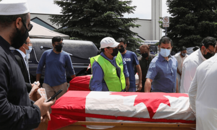 Kanada’da katledilen Müslüman aile için cenaze töreni düzenlendi!.