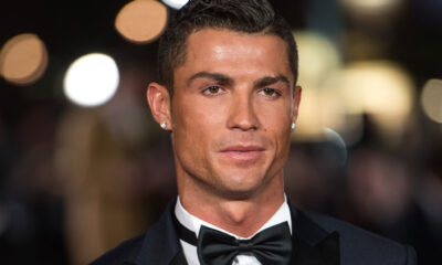 Cristiano Ronaldo İnstagram’da 300 milyon takipçiye ulaşan ilk kişi olarak tarihe geçti!.