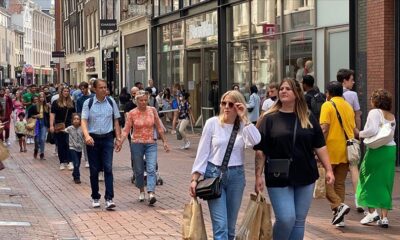 Hollanda’da maske zorunluluğu kaldırıldı!.