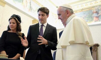 Justin Trudeau’dan Papa’ya özür dile çağrısı..