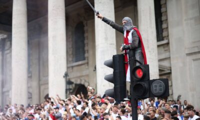 İngiliz taraftarlar, sokakları savaş alanına çevirdi!.