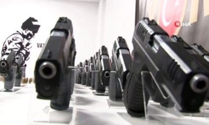 İzmir merkezli kaçak silah operasyonu!15 tutuklama…