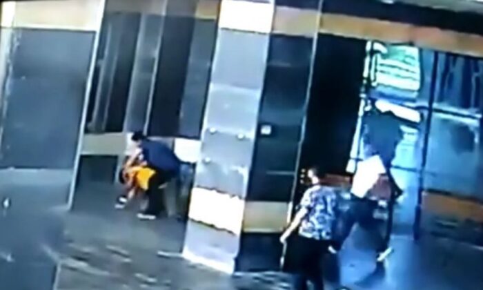 Şanlıurfa’da doktor ve başhekim yardımcısı yumruk yumruğa kavga etti!.