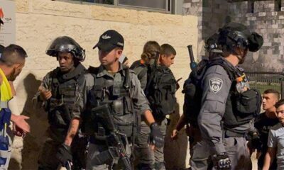 İşgalci teröristler, Şam Kapısı’nda Filistinlilere saldırı..