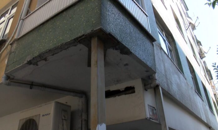 Güngören’de yıkılma tehlikesi olan bina boşaltıldı!.