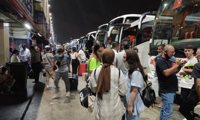 İstanbul otogarlarında bayram yoğunluğu…