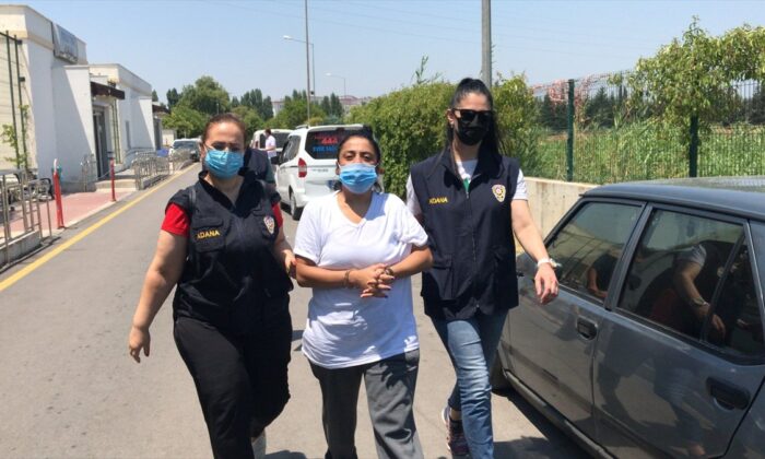 Adana’da bayrağımıza saldıran kadın tutuklandı!.