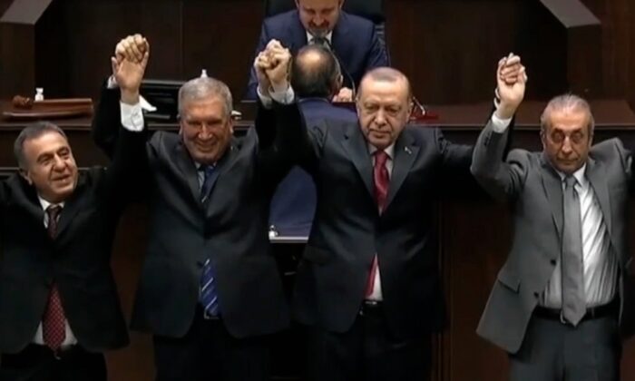 2 belediye başkanı AK Parti’ye geçti!.