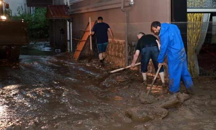 Artvin Arhavi’de sular çekilmeye başladı! Bilanço ağır..