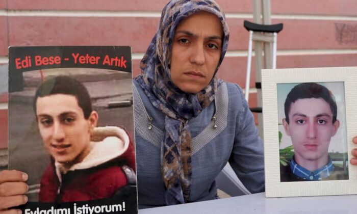 Diyarbakır annesi “Oğlun Dağdan Dönsün Kulağımıza Soğan Asıp Eşek Gibi Anırırız” diyen HDP’lilere laflarını fena yedirdi!.