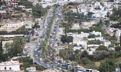 Bunlarda halkçı burjuvalar! Millet aç edebiyatı yapıp, akın akın Bodrum’a gidiyorlar!.