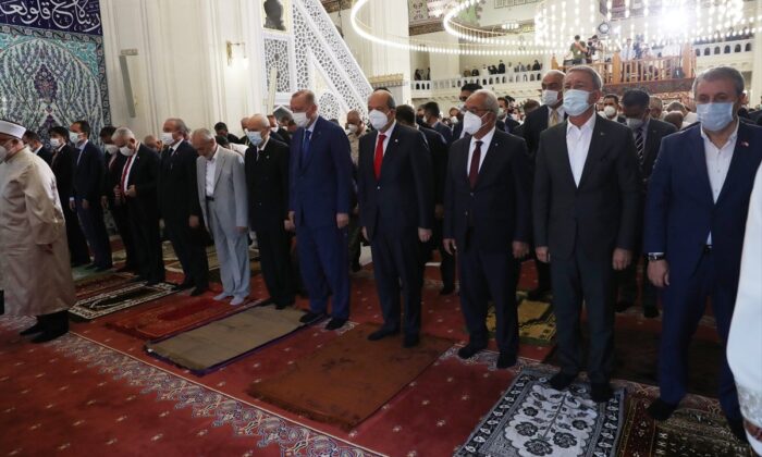 Cumhurbaşkanı Erdoğan, Bayramı Namazını KKTC’de kıldı!.