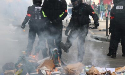 Fransa’da aşı karşıtları ayaklandı! “Macron’un kartını istemiyoruz!.”