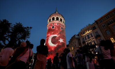 Galata Kulesi, Çamlıca Kulesi ve Ayasofya Meydanı’nda 15 Temmuz temalı gösteri..