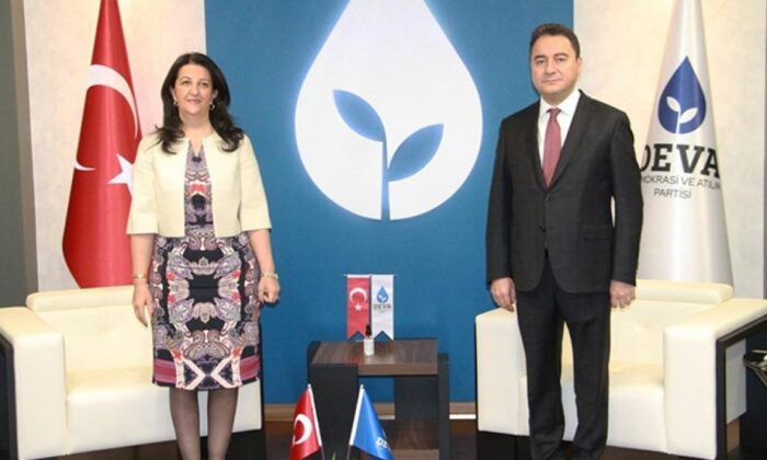 Diyarbakır annelerini görmezden gelen Ali Babacan, HDP’lilerin ağızıyla Cumartesi anneleri için tweet attı!.