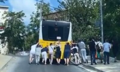 Ekrem paraları Bodrum’da yerken İBB otobüsleri bakımsızlıktan dökülüyor!. Yolcular arızalanan otobüsü itti!.