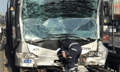 Küçükçekmece’de metrobüsler çarpıştı!. 24 yaralı var!.
