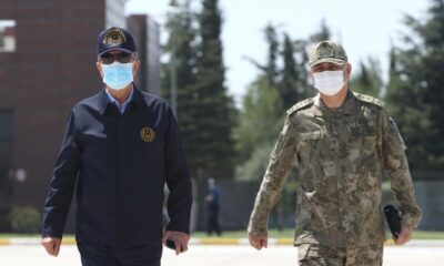 Hulusi Akar, kuvvet komutanlarıyla sınır hattında..