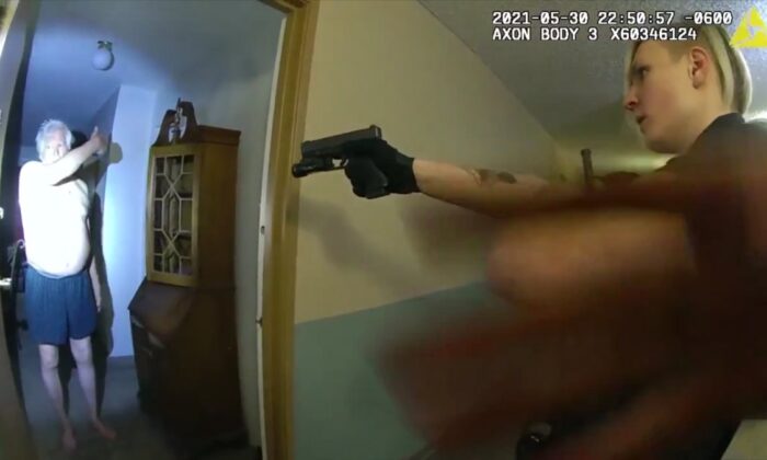 ABD’de polis dehşeti! Elektroşok tabancasıyla vurulan yaşlı adam felç oldu!.