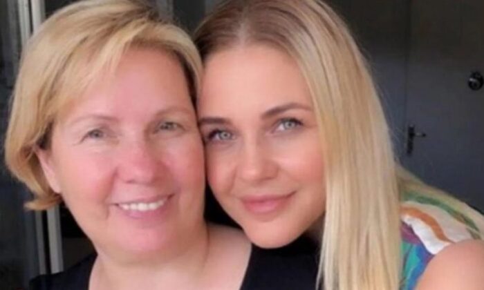 Emine Ün, covide yakalanan annesi için dua istedi! “Durumu ağır..”