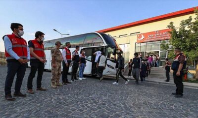 Yakalanan düzensiz göçmenler sınır dışı ediliyor!.