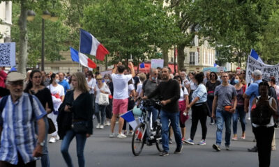 Fransa’da aşı karşıtları sokağa indi!. (video haber)