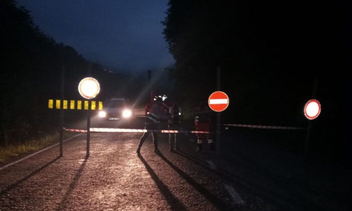 Giresun’da heyelan nedeniyle karayolu ulaşıma kapandı!.