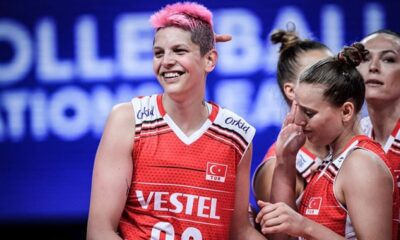 Ebrar Karakurt’un eşcinsellik teşhirine, Beşiktaş Voleybol Takımı’ndan skandal destek..