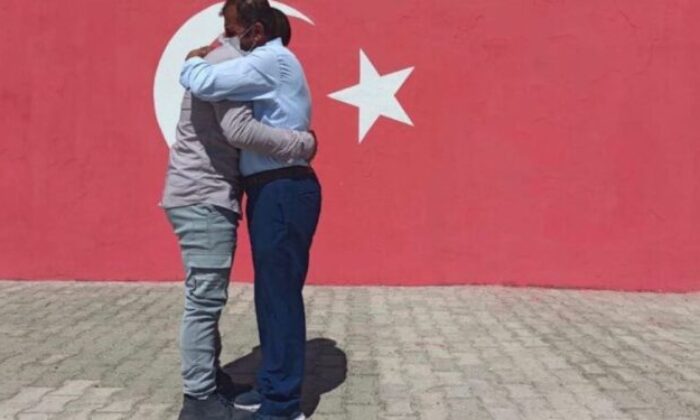 Hakkari’de PKK’dan kaçan terörist teslim oldu!.