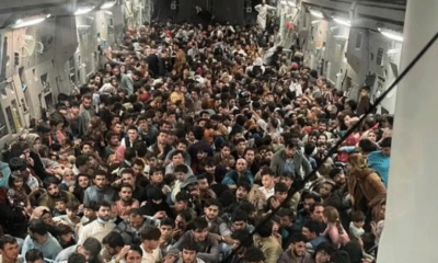 Ülkeden böyle kaçtılar! 150 kişilik kapasiteli uçakta 640 Afgan..