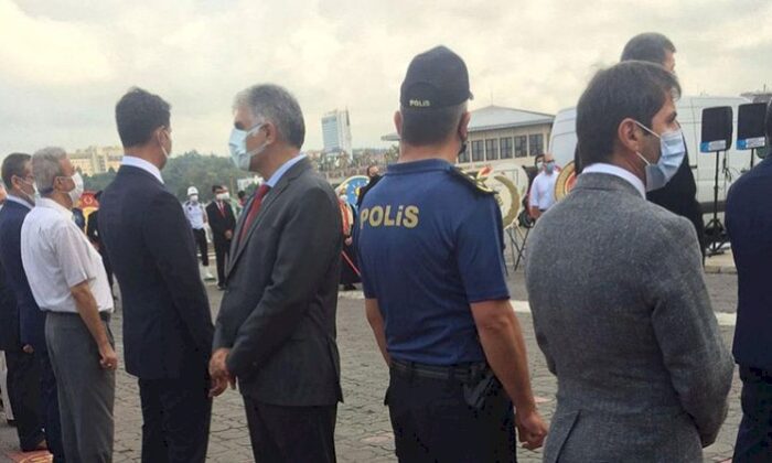 Tavşan Dağa Küsmüş Dağın Haberi Olmamış!. Başkan Erdoğan’ın mesajı okunurken CHP’li hadsiz başkan sırtını döndü!.