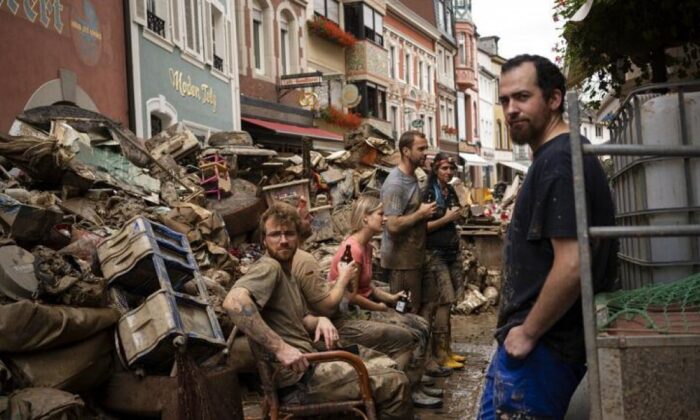 “Help Turkey” etiketi açan vatan haini ezik şerefsizler bu haberi iyi okusun!.