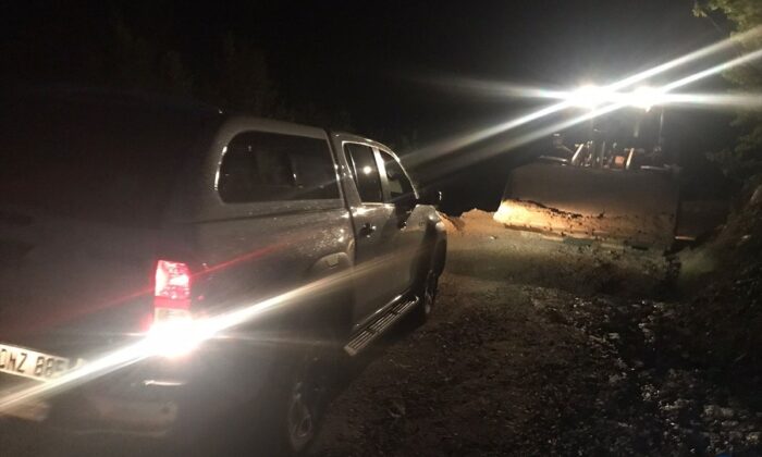 Artvin’de heyelan! Mahsur kalan 21 kişi kurtarıldı!.