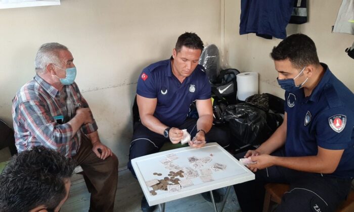 İzmir’de yakalanan dilencinin üzerinden bin lira çıktı!.