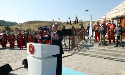 Cumhurbaşkanı Erdoğan, Malazgirt Zaferi için düzenlenen törene katıldı!.
