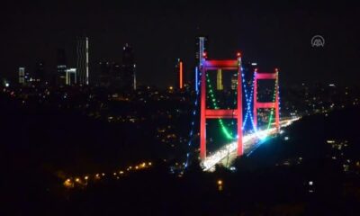 Fatih Sultan Mehmet Köprüsü Özbekistan bayrağı renklerine büründü!.