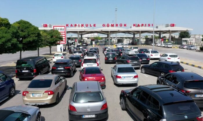 3 ayda 1,5 milyon gurbetçi Türkiye’ye giriş yaptı..