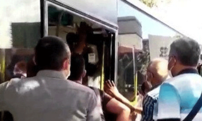 İstanbulluların İBB’yle imtihanı! Vatandaşlar bu kez bozuk otobüs kapılarını tamir etmek zorunda kaldılar!. (video haber)