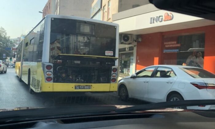 İstanbulluları canından bezdiren son arızalı İETT vakası Sancaktepe’de.. İttirin gitsin!!