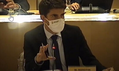 İslam düşmanı şerefsiz özel kalem müdürü görevden alındı!.