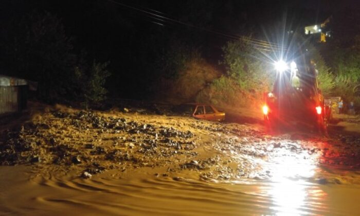 Kastamonu’da heyelan! İki araç toprak altında kaldı!.