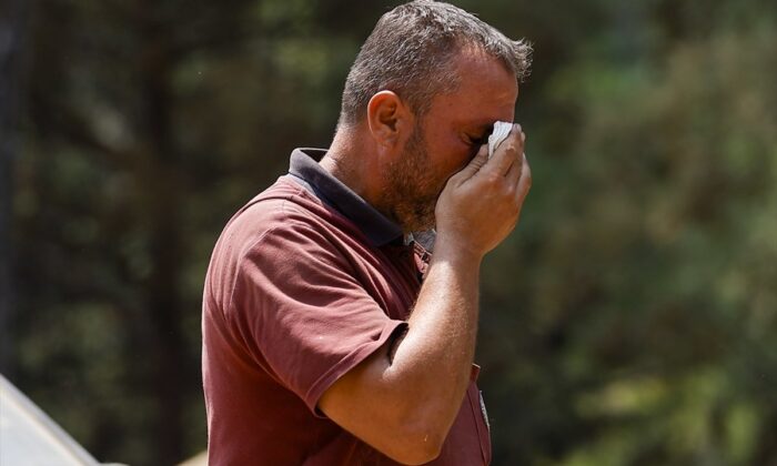 Manavgat’ta alevlerin ortasında kalan orman işçisinin anonsu ağlattı!.