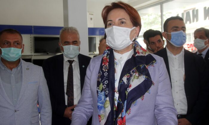 Akşener’in Erzincan ziyaretinde hükümete yönelik söylenen ifadeler, şehit ağabeyinin tepkisine neden oldu!.