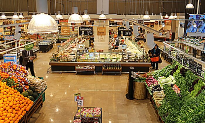 Zincir marketler 4 yıldır vatandaşın kanını emerken, Ticaret Bakanlığı yine göstermelik bir hamle ile milletin sadece gazını alıyor!.