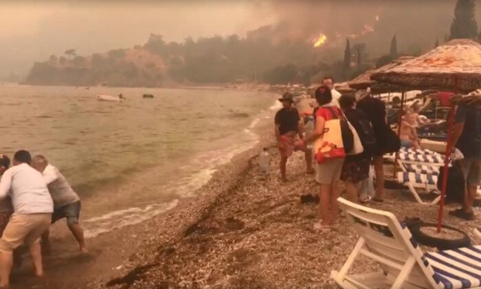 Milas’ta yangın yön değiştirdi, 3 otel tahliye edildi!.