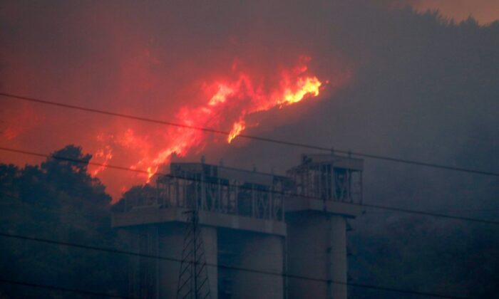 Milas’taki yangın termik santrale ulaştı! Sirenler çalıyor!.