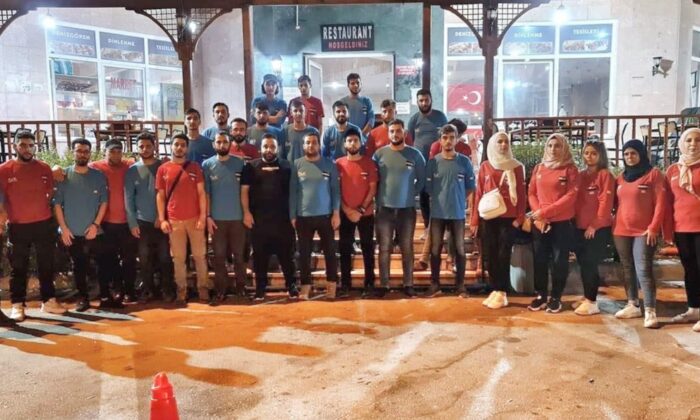 Suriyeliler, yangınlarla mücadele için gönüllü olarak Türkiye’ye geldi!.