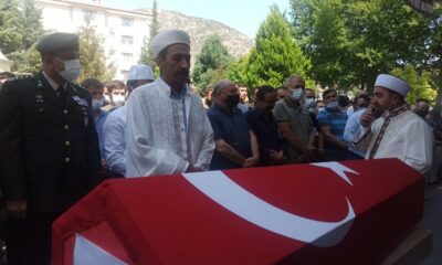 Şehit Astsubayın cenaze namazını imam babası kıldırdı..