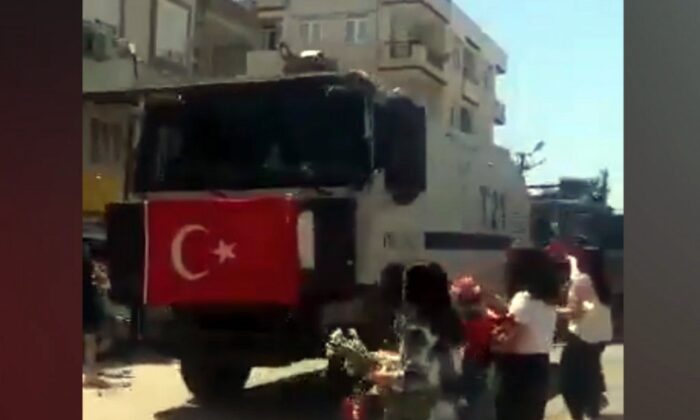 TOMA’lar, Manavgat’tan alkışlarla çiçeklerle uğurlandı!.